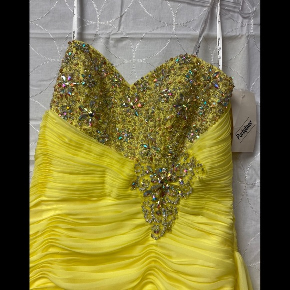 NWT Party Time Formal - 6047 - Highlow - Picture 3 of 8